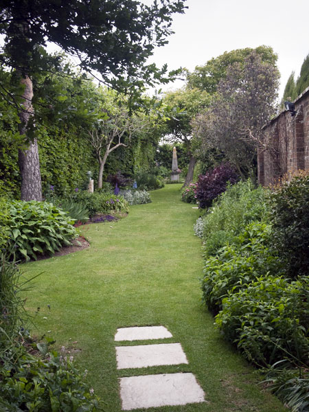 Ernie's Garden,Parley Manor