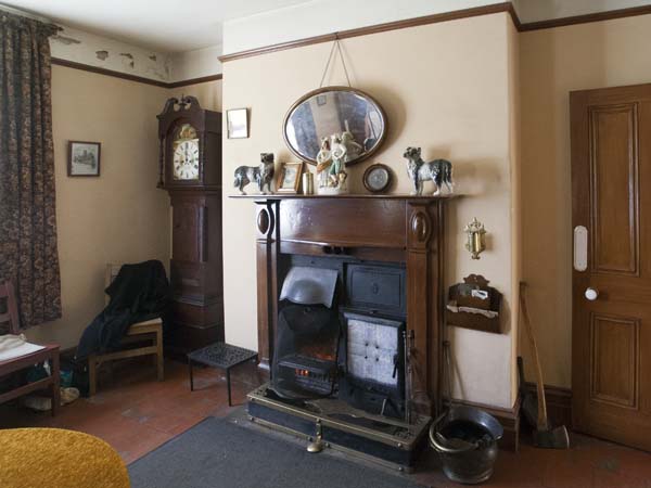Front Room,Llwyn-yr-eos,Farmstead,St Fagans,National History,Museum,Sain Ffagan,Amgueddfa Werin Cymru,Nightingale Bush