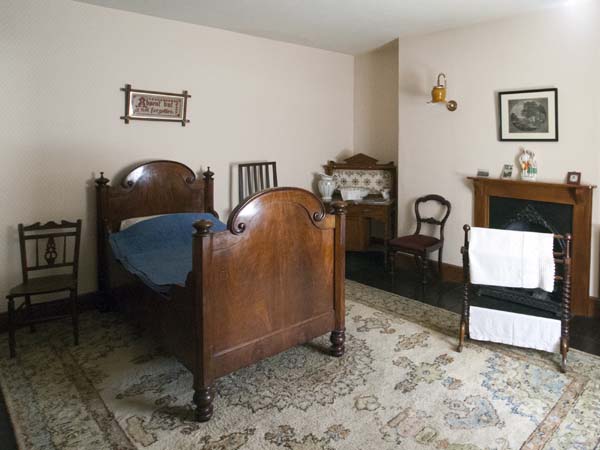 Bedroom,Llwyn-yr-eos,Farmstead,St Fagans,National History,Museum,Sain Ffagan,Amgueddfa Werin Cymru,Nightingale Bush