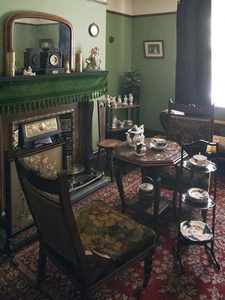 Parlour,Llwyn-yr-eos,Farmstead,St Fagans,National History,Museum,Sain Ffagan,Amgueddfa Werin Cymru,Nightingale Bush