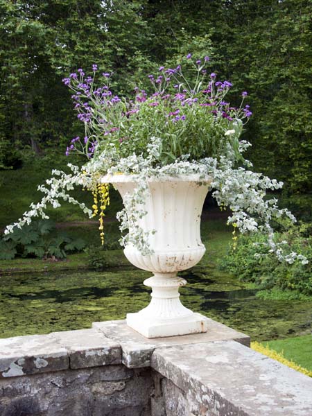 Urn,Gardens,St Fagans,National History,Museum,Sain Ffagan,Amgueddfa Werin Cymru