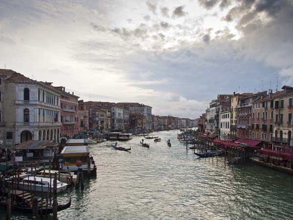 Grand Canal,Rialto Bridge,Ponte di Rialto,Venice,Venezia,Buildings