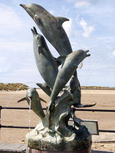 Dolphins,Water Feature,Barmouth,Abermaw,Statue,Sculpture