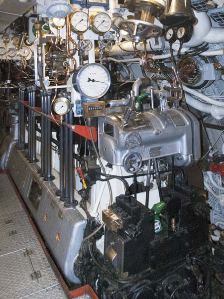 Engine,HMS Alliance,Royal Navy Submarine Museum,Gosport