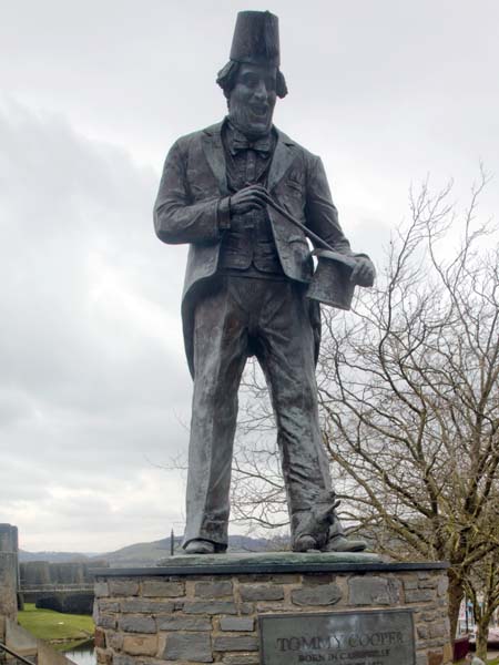 Tommy Cooper,Statue,Caerphilly