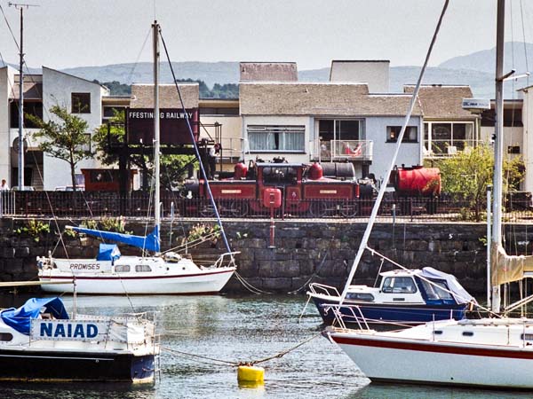 Ffestiniog Railway,Rheilffordd Ffestiniog,Heritage,Narrow Gauge,Porthmadog,Steam Engine,Locomotive,Train,Boats,Harbour