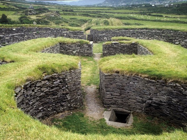 Cahersiveen,Cahirciveen,Cathair Saidhbhin,Cathair Saidhbhín,Leacanabuaile,Fort