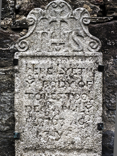 Glendalough,Gravestone