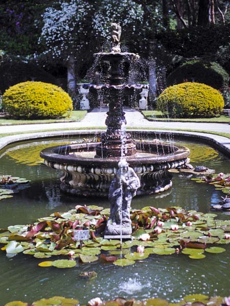 Grand Italian Garden,Poole,Compton Acres Gardens,Fountain